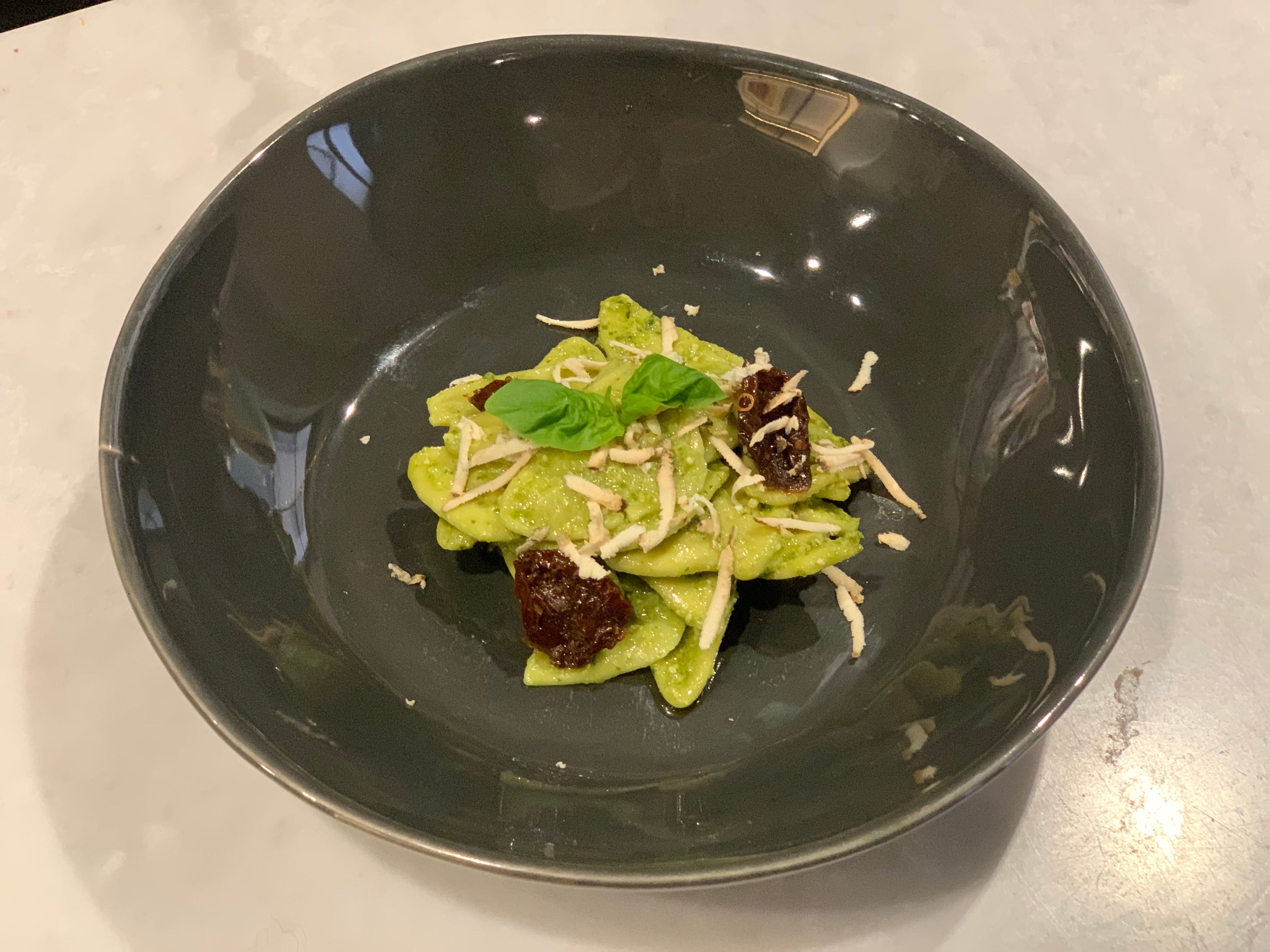 FOGLIE AL CARCIOFO CON POMODORINI CONFIT, PESTO E RICOTTA - La Bottega di Forte