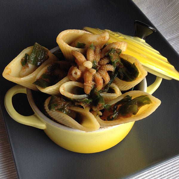 PENNONI FARCITI CON CREMA DI CIPOLLOTTI E CALAMARI - La Bottega di Forte